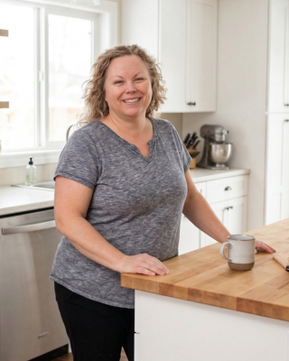 Shelly Heinrichs, Certified Holistic Nutrition Coach